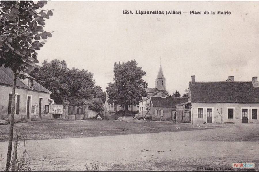 LIGNEROLLES (Allier) - Place de la Mairie